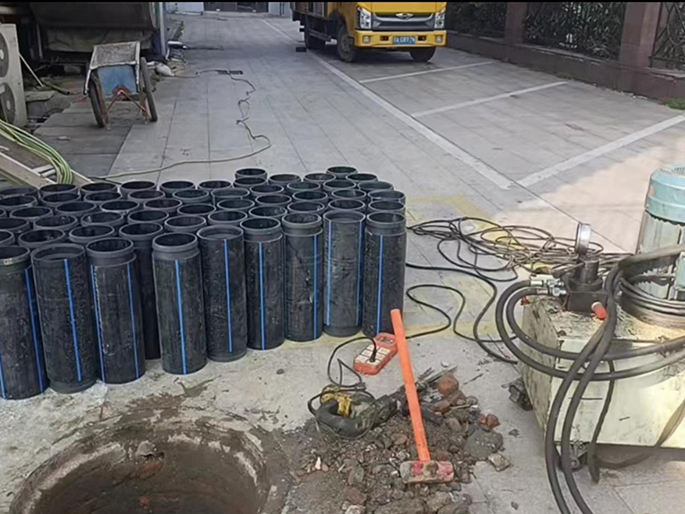 理塘PE置换管厂家 DN315置换管 非开挖管短管置换